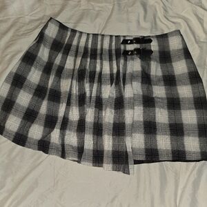 City Cgic Plaid Pleated Black and White Skirt